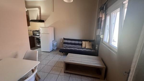 (Προς Ενοικίαση) Κατοικία Οροφοδιαμέρισμα || Ν. Χίος/Χίος Χώρα - 50 τ.μ, Τιμή: 350€ 